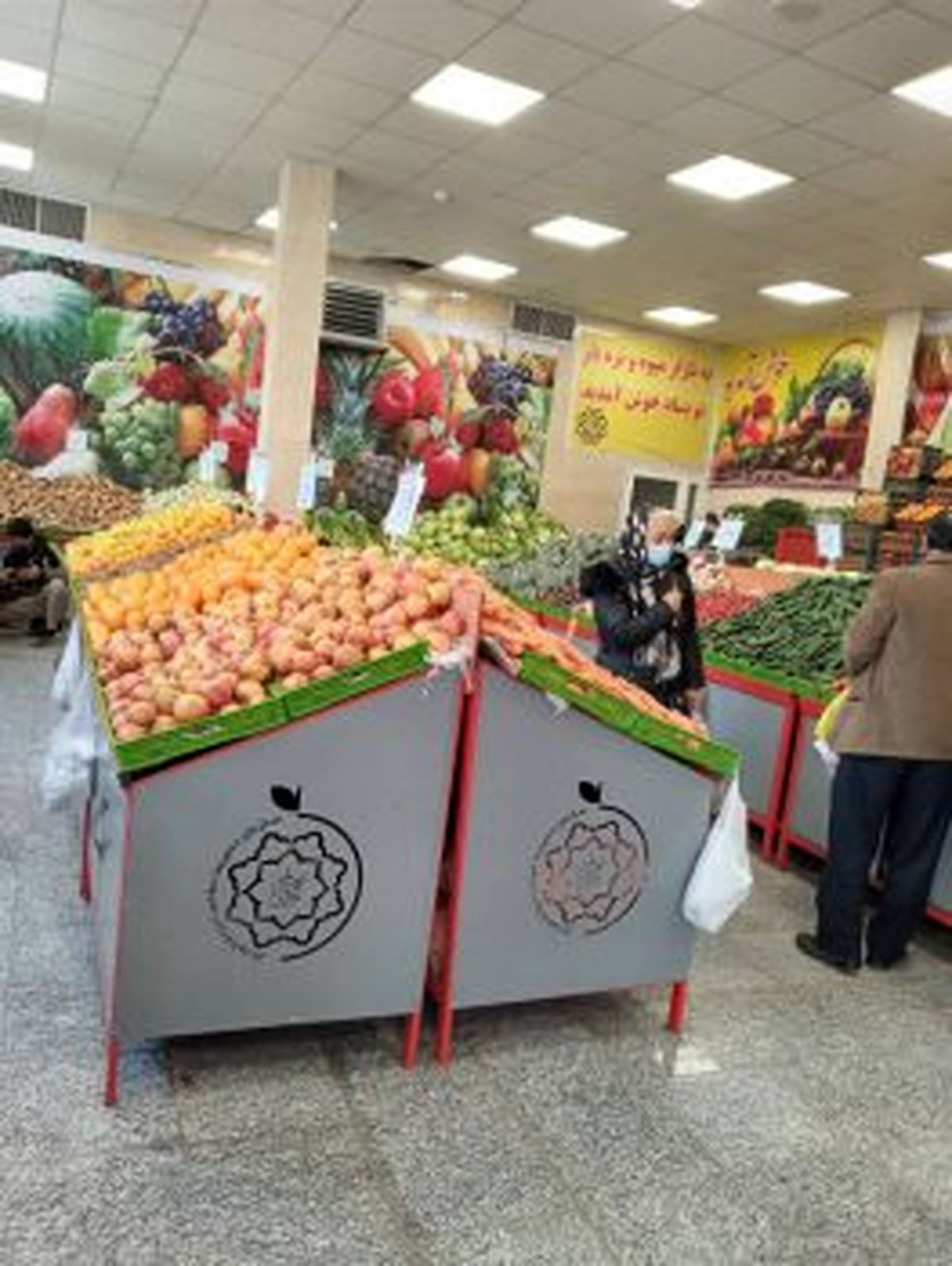 مقایسه قیمتهای ۳ بازار جدید میوه و تره بار با میوه فروشیهای اطراف آنها