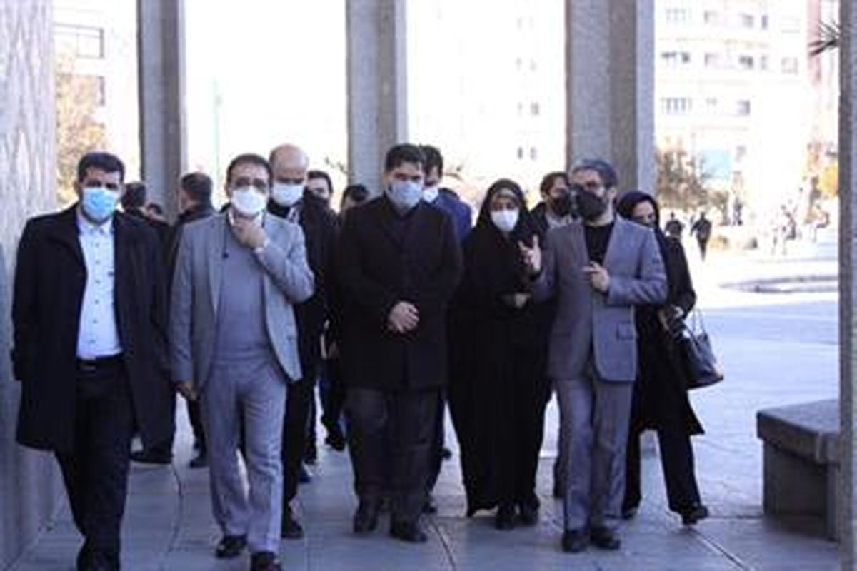 تصمیم گیری در مورد حصارکشی فضاهای پیرامونی مجموعه تئاتر شهر تا پایان سال نهایی میشود