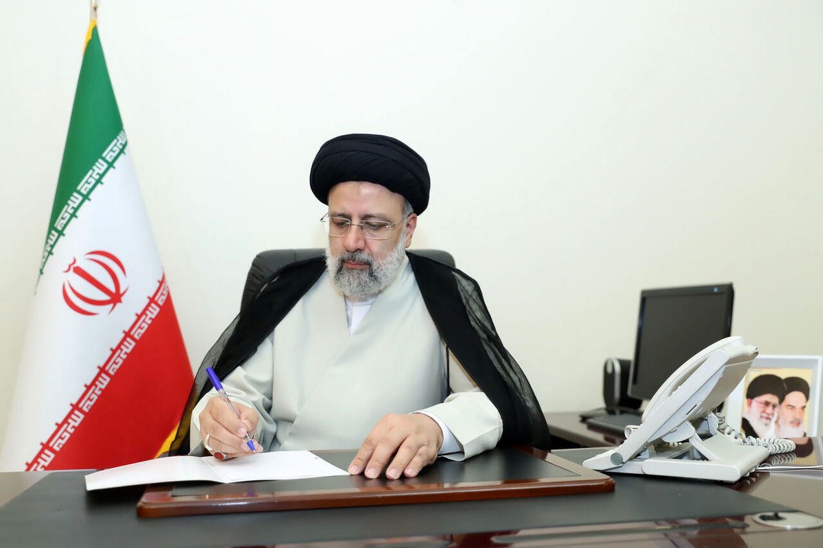 آیتالله رئیسی قانون ترمیم حقوق کارکنان و بازنشستگان را ابلاغ کرد