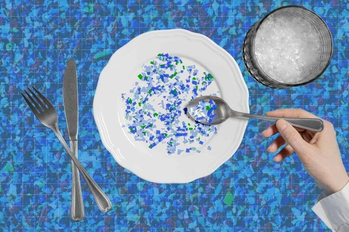 چگونه کمتر پلاستیک بخوریم؟ راهکارهای عملی برای کاهش مواجهه با ذرات پنهان در غذا