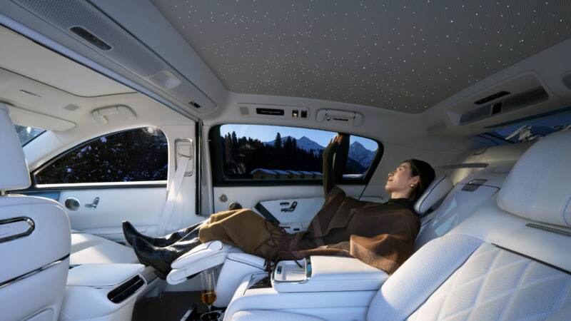 سدان انرژی نو ماکسترو اس800 از هواوی و JAC تا ژانویه 2026 عنوان پرفروش ‌ترین سدان لوکس در چین را حفظ کرد. این خودرو در مجموع بیشتر از ب ام و سری7 و مرسدس بنز اس کلاس فروش داشته است./