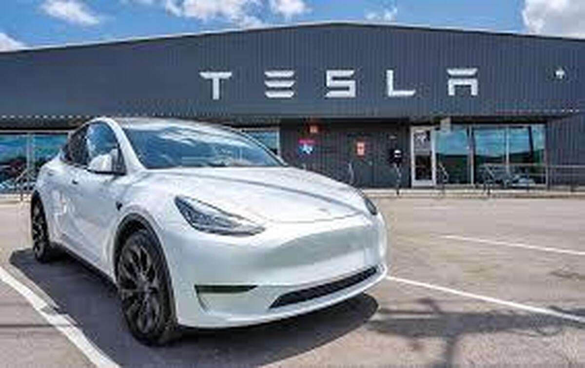 چرا فروش تسلا در اروپا ریخت؟   نقش جنجال‌های ایلان ماسک و رقابت چینی‌ها
