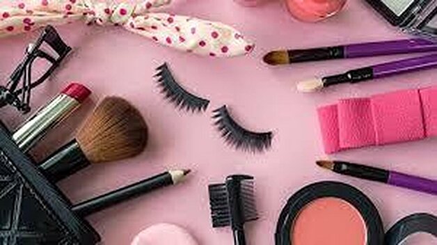 محدودیت واردات محصولات آرایشی به کشور/ برندهای ایرانی قابل رقابت با جهان هستند