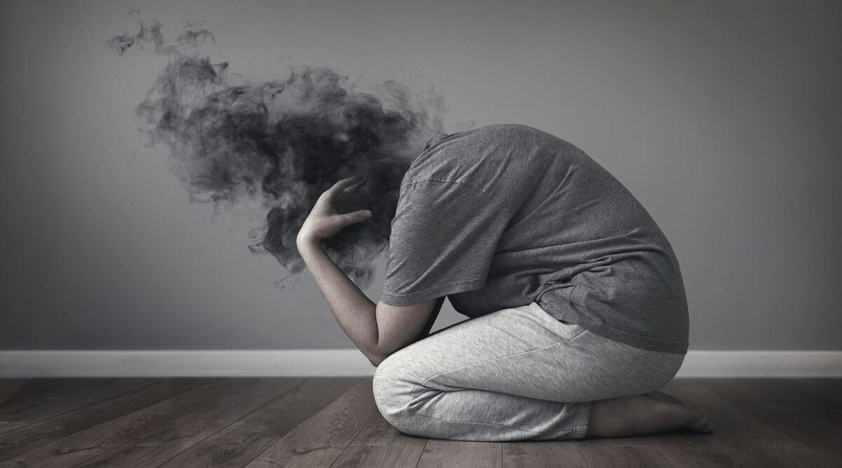 7 علامت خاموش فروپاشی روانی که نادیده می‌گیرید